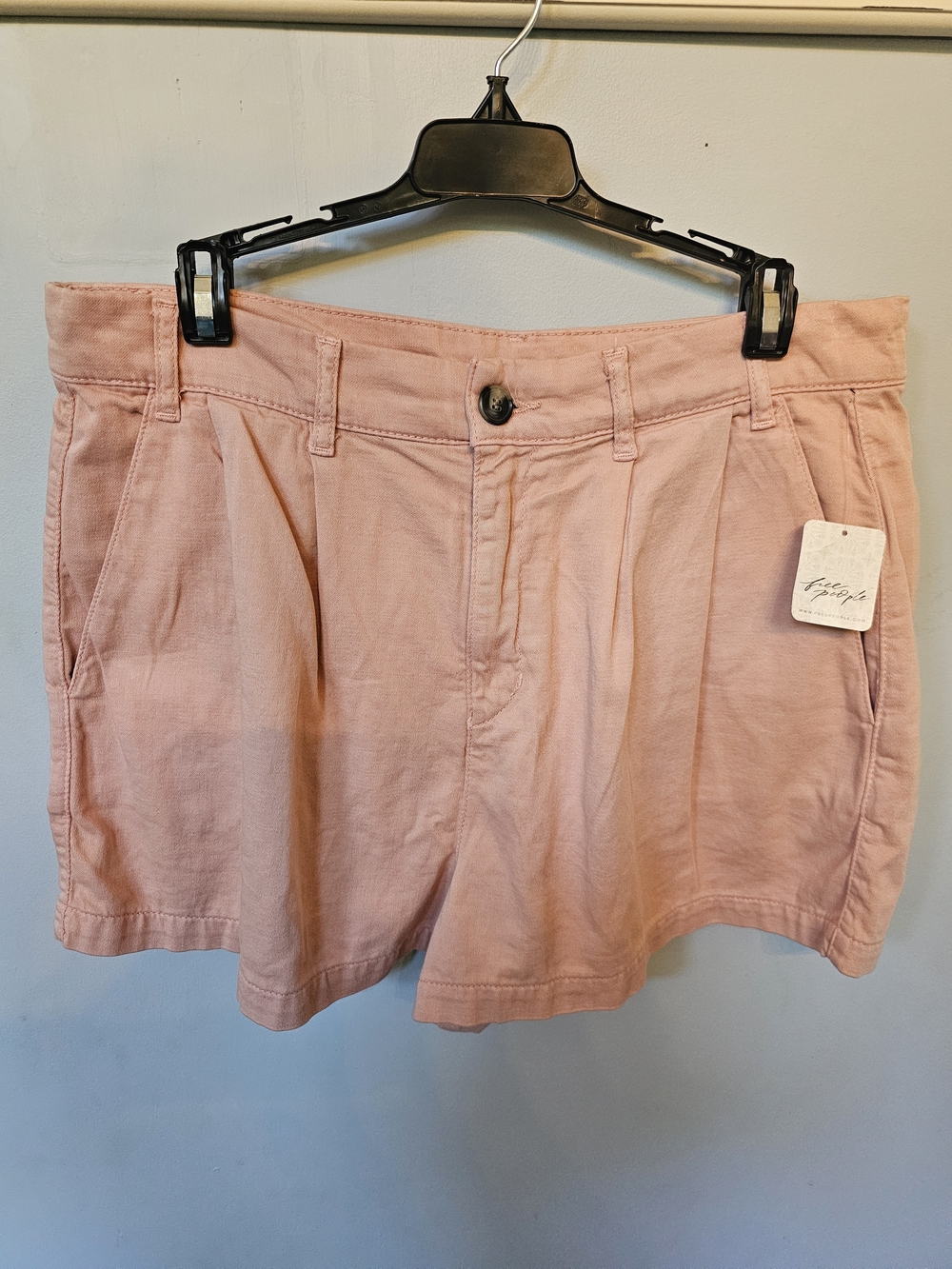 Free People NWT Pleated Shorts Size Large Blush Pink NEW WITH TAGS - Picture 1 of 3
